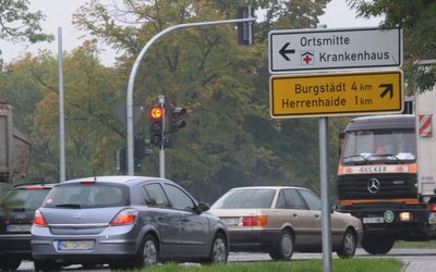 
              <p class="artikelinhalt">Die neue Verkehrsführung der früheren Bundesstraße 95 in Hartmannsdorf erhitzt weiter die Gemüter. Im Bild die Kreuzung in Richtung Herrenhaide und Ortszentrum. </p>
            