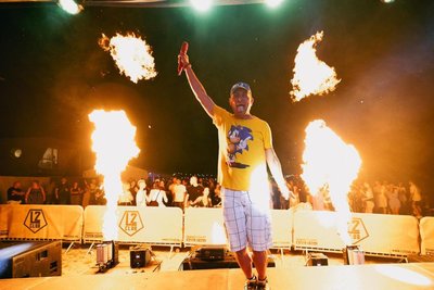 Der Partyshaker legt bei der Ü-30-Party in Zschopau auf.