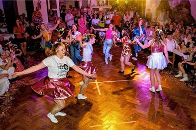 Traditionell ließen es die Närrinnen und Narren im Saal des Gasthofes "Zur Hundsnase" so richtig krachen. 