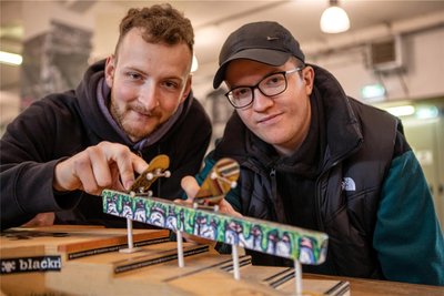 Gino Leyens (25/links) und Nico Schulz (26) nahmen als Plauener am Wettebwerb teil. Leyens belegte den fünften Platz.