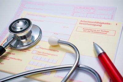 Seit Corona ist der Krankenstand bei sozialversicherungspflichtig Beschäftigten um bis zu 1,5 Prozent angestiegen.