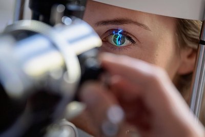 Die Warteliste ist fast genauso lang wie die Liste der seit Dezember schon behandelten Patienten. 1500 warten, 1600 wurden bisher versorgt. Der Bedarf ist offenbar weiter riesig. 
