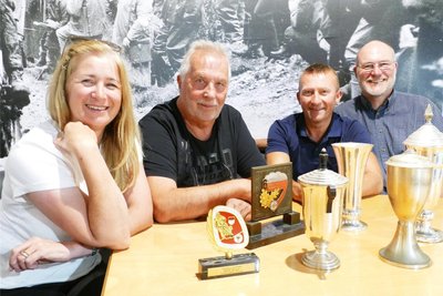 Hatten sich viel über eigene Erlebnisse und die MZ-Historie zu erzählen: Sam Lewis, Bernd Baumgartl, Jens Kaaden und Graeme Lewis (von links).