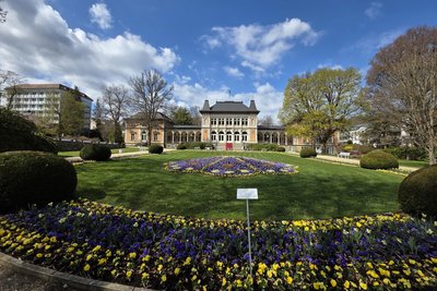 Die Tourismusinformation in Bad Elster befindet sich im Königlichen Kurhaus