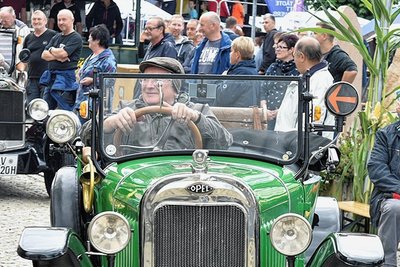 Edel: Der Vogtländische Oldtimer-Club Oelsnitz präsentierte sich.