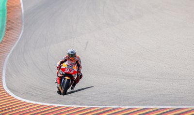Der Spanier Marquez gewinnt im MotoGP-Rennen.