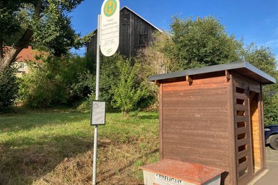 Die Bushaltestelle Ziegenbergweg in Triebel wird vom 1. bis 11. August nicht bedient. Grund sind Bauarbeiten.