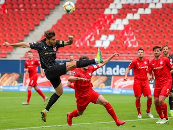 Felix Drinkuth (l.), hier am 30. Spieltag beim Gastspiel des Halleschen FC beim FSV Zwickau.