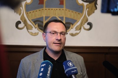 Stefan Hartung von den "Freien Sachsen" ist bei der Oberbürgermeisterwahl in Aue-Bad Schlema unterlegen. Die Wahl stieß bundesweit auf große Aufmerksamkeit: Denn ein Rechtsextremist hatte Chancen, Chef der Stadtverwaltung zu werden. 