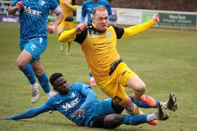 Louis Glaser (hier im Spiel beim SC Heiligenstadt) stellt sich mit dem VFC Plauen auf harte Gegenwehr am Samstag bei Stahl Riesa ein.