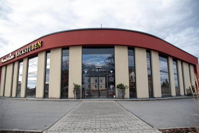 Vor acht Jahren zog das 1942 in Markneukirchen gegründete Familienunternehmen in die neu gebaute Bäckerei an der B 92 in Oelsnitz um.