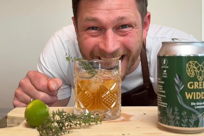 Ein Schuss Limette – und der grüne Widder verwandelt sich in einen Cocktail.
