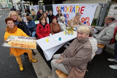 Marianne Adler und Katja Richter hatten ein Nachbarschaftscafé auf die Beine gestellt.