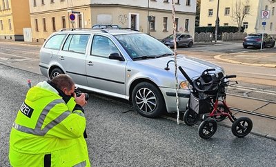 Beim Zusammenstoß war der Rollator der 84-jährigen Frau in die Frontscheibe des Autos gekracht. 