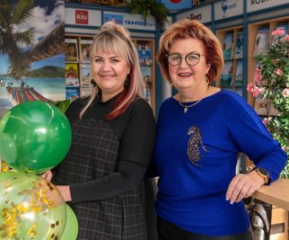 Die Geschäftsführerin Wendy Preusker-Panagiotatou und ihre Mutter, die Firmengründerin Marion Preusker, können das Mittweidaer Geschäft wieder öffnen.