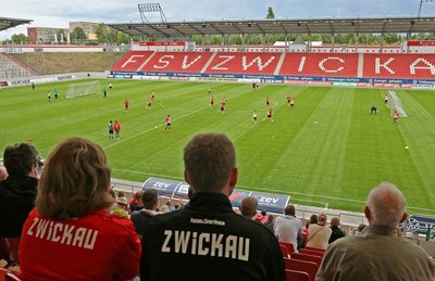 Der Fußball-Drittligist FSV Zwickau startet am Donnerstag mit dem Verkauf von Dauerkarten für die neue Saison, ausschließlich für die Tribünen A, B und C.