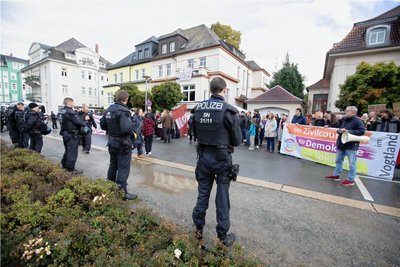 Vertreter der Zivilgesellschaft zeigten Gesicht gegen Rechts am Wartburgplatz.