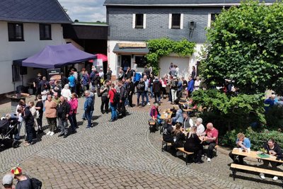 Der Hof im Erlbachtal 14 von Matthias Müller in Erlau. Zum Männertag kamen schon 500 Gäste.