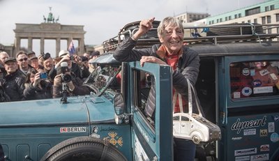 Wieder in Berlin: die Weltreisende Heidi Hetzer
