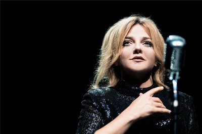 Auch nach 20 Jahren steigen die Alben von Annett Louisan regelmäßig einstellig in den deutschen Charts ein. Bei Spotify hat die 47-Jährige stabil mehr als eine halbe Million Follower. Im September tritt sie bei ihrer Jubiläumstour in Leipzig, Dresden, Erfurt und Halle (Saale) auf.