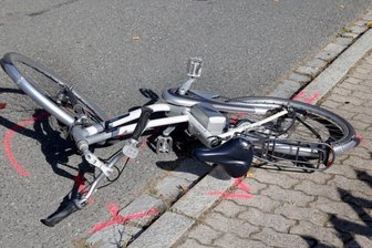 54-Jährige schwer verletzt: Rettungshubschrauber in Drebach im Einsatz - Ob es eine Berührung zwischen dem Traktor und der Frau gab, ist bisher unklar.