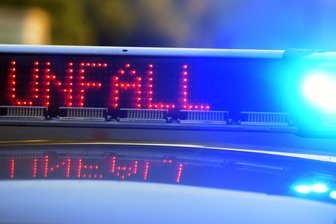 54-Jähriger verunglückt schwer - Sonntagnacht verunglückte ein 54-jähriger Autofahrer in Striegistal.