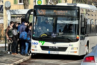 Die Ticketpreise für Schüler bleiben unberührt. Andere Fahrgäste müssen mit erheblichen Mehrkosten rechnen.