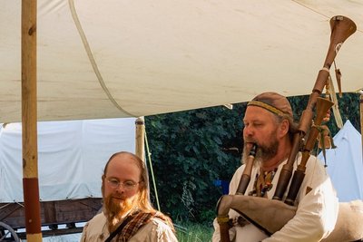 Mittelalterliche Klänge lenkten die schmausende Festgesellschaft ab.