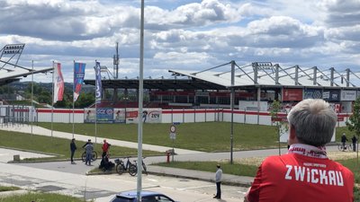 Einige Fans trafen vor dem Stadion ein