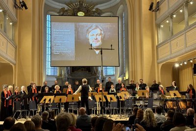 Der Freiberger A-capella-Kammerchor und die Sächsische Bläserphilharmonie gaben in der Freiberger Nikolaikirche ein Konzert englischer Chormusik.