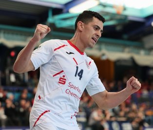 Für die Mannschaft von HOT 05 Futsal um Gabriel Oliveira, der hier in einem früheren Heimspiel einen Torerfolg bejubelt, ging der Matchplan im Halbfinal-Hinspiel beim TSV Weilimdorf gut auf. 