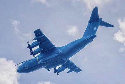 Der Vogtländer Jürgen Müller fotografierte das Militärflugzeug über Kloschwitz - 902 Fuß betrug dort die Flughöhe.