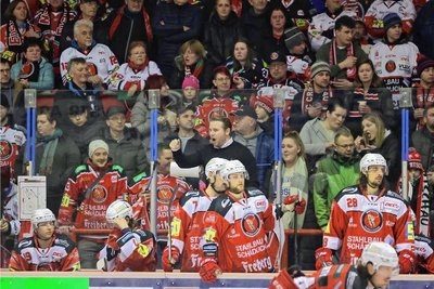 Eispiraten-Trainer Jussi Tuores hat sich nach dem Spiel in Bayreuth über die schlechte Chancenverwertung im zweiten Drittel geärgert. 
