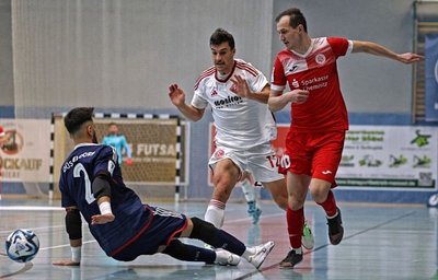 Dmytro Sorokin (rechts) - hier im Heimspiel gegen Düsseldorf - ist einer von zahlreichen Ukrainern im Team des Futsal-Bundesligisten aus Hohenstein-Ernstthal. 