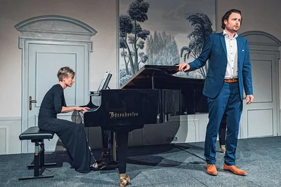 Gehört zu den neuen Gesichtern des Musikensembles: der Gewinner des Haydn-Wettbewerbes in Österreich, Bariton Jakob Hoffmann – hier begleitet von Pianistin Bernadette Bartos.