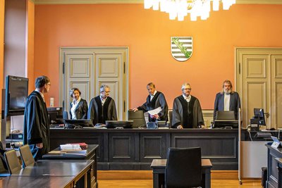Das Verfahren im Gerichtssaal des Zwickauer Landgerichts hatte am ersten Verhandlungstag für ein großes Medienecho gesorgt.