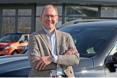 Jesko Bauersachs ist froh, dass das Crimmitschauer Autohaus die Jenaer Unternehmensgruppe verstärkt.