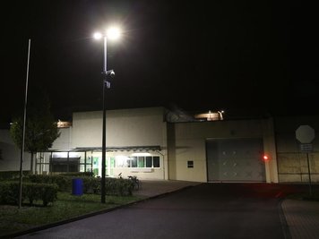 Blick auf die Justizvollzugsanstalt (JVA) Leipzig in der Nacht zum Donnerstag.