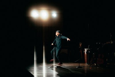 Ernsthaft lustig: Helge Schneider (ohne Torero-Kostüm) in der Stadthalle Chemnitz.  