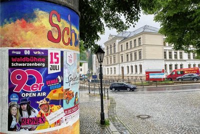 Schwarzenbergs letzte Litfaßsäule steht gegenüber der Stadtschule an der Ecke, wo die Erlaer Straße in die Altstadt führt. 
