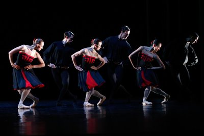 Mit dem Stück „5 Tangos“ wurde der Ballettabend eröffnet.