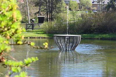 Die Fontänenanlage wurde vom Metallbau Lars Zöphel in Oelsnitz gefertigt und hat samt Unterbau einen Wert von 15.000 Euro.