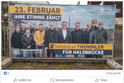 Das Großplakat zur Bürgermeisterwahl in Halsbrücke ist auch bei facebook thematisiert worden. Sven Krüger (4. von rechts) ist inzwischen Landrat von Mittelsachsen.