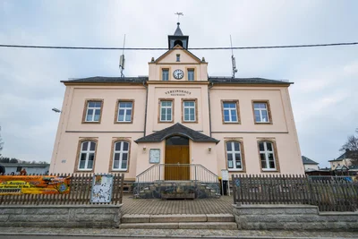 Das SKZ Neuwürschnitz bietet Vereinen Raum - und dahinter befindet sich unter an anderem noch eine große Halle.
