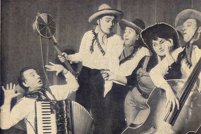 Susi Schuster mit den Vier Brummers bei einem Auftritt 1964.