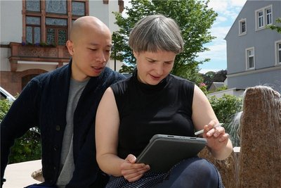 Marta Sala und Kin Man Cheong haben in Thalheim einige positive Überraschungen erlebt und freuen sich auf das Kunstfestival Begehungen. 
