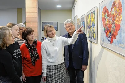 Diakonie-Geschäftsführer Bernd Merkel (r.) und Doreen Lägel (2. v. r.) von der Frühförderung. 