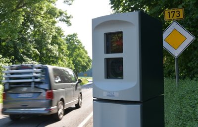 Der stationäre Blitzer an der Bundesstraße 173 nahe des Gasthofs "Goldener Stern" in Memmendorf hat seit seiner Installation mehr als 3000 Temposünder ertappt. 