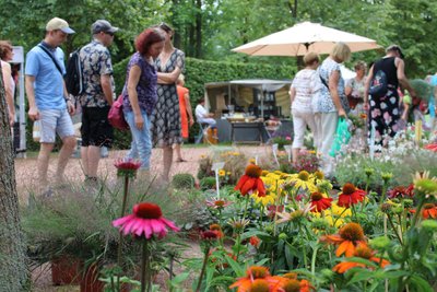 Im Lichtenwalder Schlosspark grünt und blüht es ab Freitag bei der Messe „Haus & Garten Träume“.