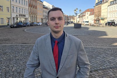 Willy Lippold auf dem Marktplatz in Werdau. Er will für den OB-Posten kandidieren.